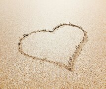 Tegelsticker hartje in het zand 15x15cm